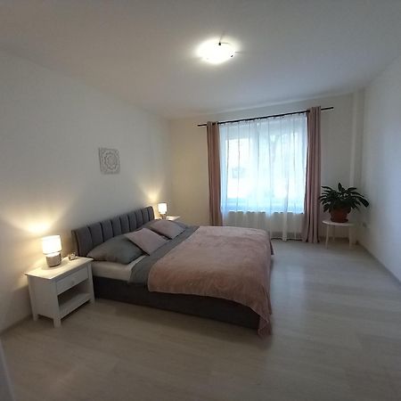 Apartamento Spi V Kuklenach 1 Hradec Králové Exterior foto