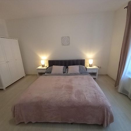 Apartamento Spi V Kuklenach 1 Hradec Králové Exterior foto